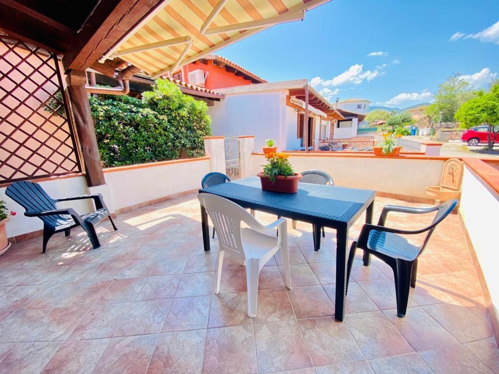 Appartamento I Geranei Centro San Teodoro  Buitenkant foto