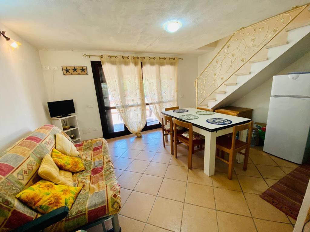 Appartamento I Geranei Centro San Teodoro  Buitenkant foto